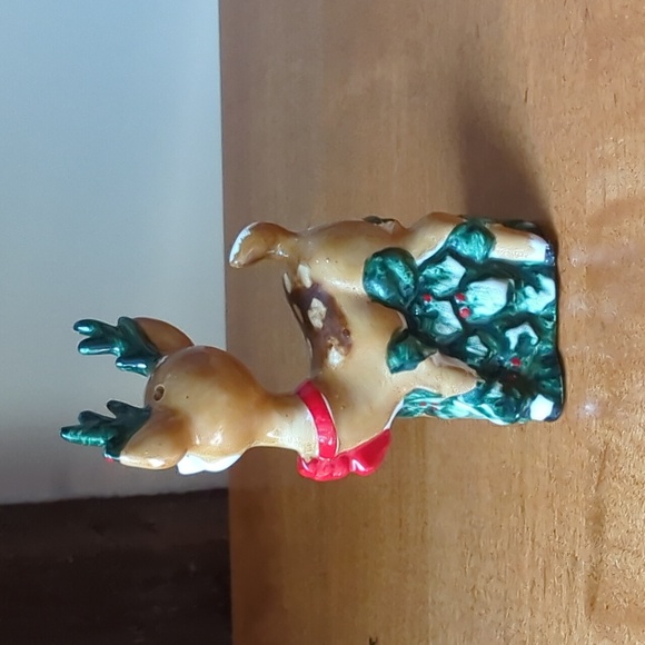 Lefton CHRISTMAS HOLIDAY Deer Holly Berry Salt And Pepper Shaker - Picture 3 of 4